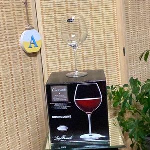 4 large crystal wine glasses.